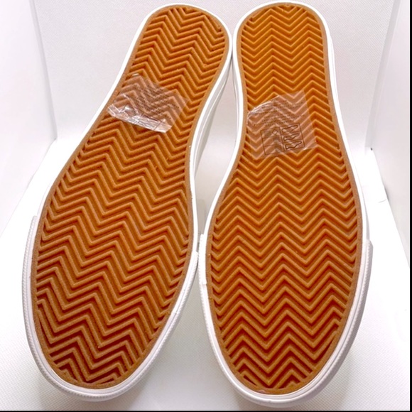 🆕 Disney 100th Anniversary Ltd Ed. Mickey Mouse “Love More” High Top Sneakers - Picture 7 of 8